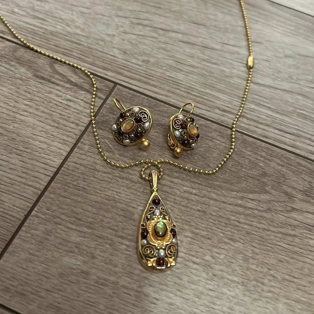 Michal Golan Collection - Picture 2 of 5
